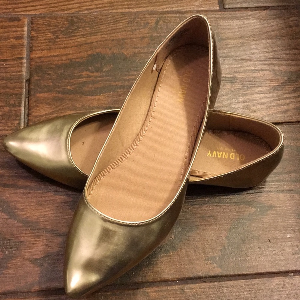 Gold pointy toed flats